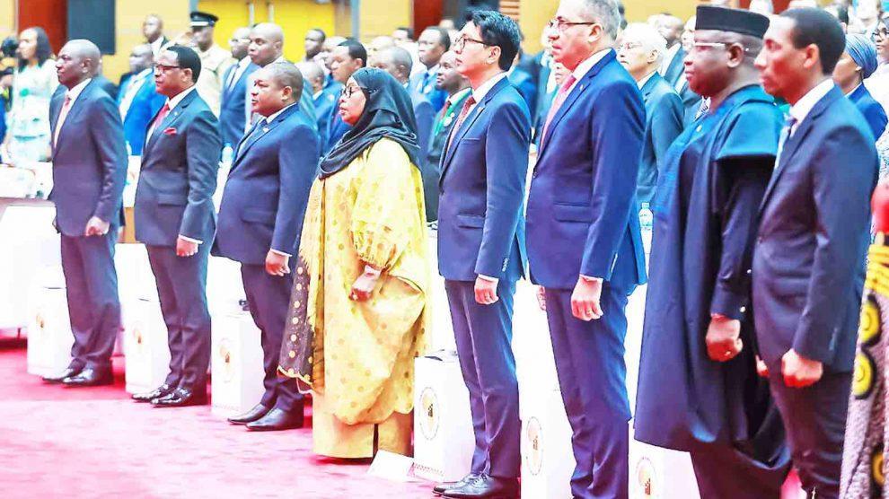 AFRIQUE SUBSAHARIENNE – Le FMI prévoit une reprise à deux vitesses AFRIQUE SUBSAHARIENNE – Le FMI prévoit une reprise à deux vitesses