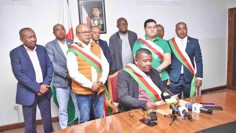 CODE DE NATIONALITÉ – Les sénateurs IRD saisissent la HCC CODE DE NATIONALITÉ – Les sénateurs IRD saisissent la HCC