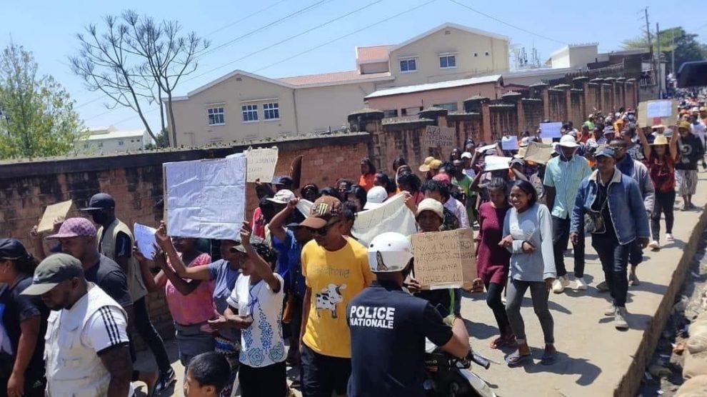 MANIFESTATION – Les pro-Rajoelina lance une contre-offensive MANIFESTATION – Les pro-Rajoelina lance une contre-offensive