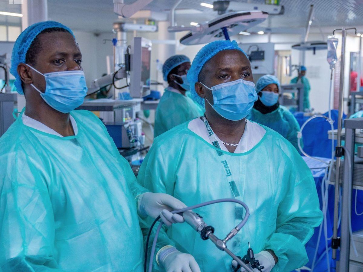 Quand l’Afrique se forme à la chirurgie de pointe Quand l’Afrique se forme à la chirurgie de pointe