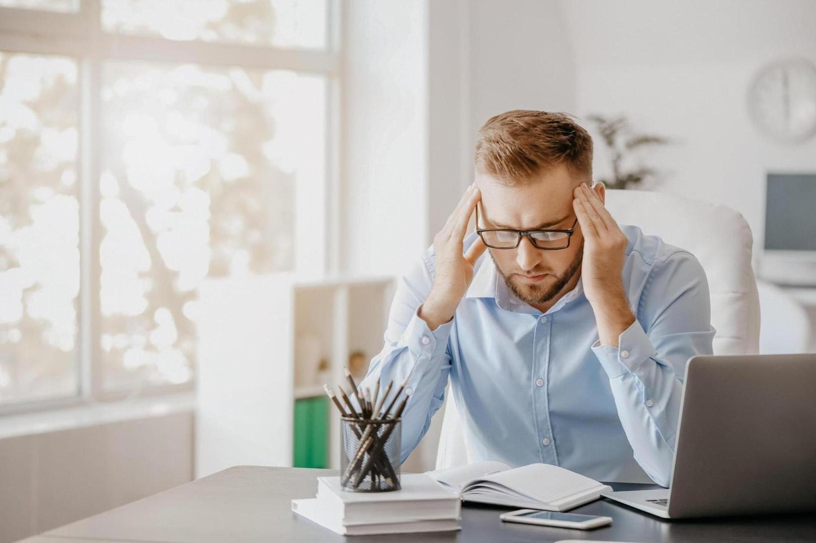 Céphalées de tension : comment calmer ces maux de tête ? Céphalées de tension : comment calmer ces maux de tête ?