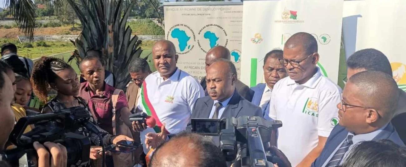 La BAD et le gouvernement malgache lancent un projet pour renforcer l’autosuffisance alimentaire et nutritionnelle dans le Sud de Madagascar La BAD et le gouvernement malgache lancent un projet pour renforcer l’autosuffisance alimentaire et nutritionnelle dans le Sud de Madagascar
