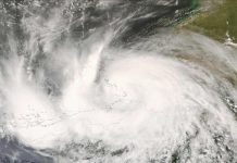 Le Cyclone Faida S’Approche de la Côte Est de L’île Le Cyclone Faida S’Approche de la Côte Est de L’île