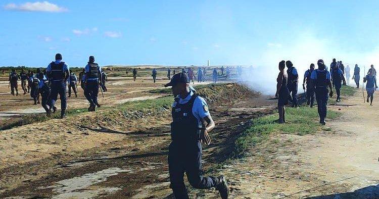 Un Journaliste Menacé, un Manifestant Arrêté ; le Ton Monte D’Un Cran Un Journaliste Menacé, un Manifestant Arrêté ; le Ton Monte D’Un Cran