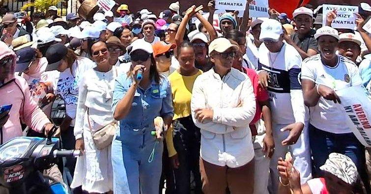Crise Politique à Madagascar: Rajoelina et Ses Partisans Crise Politique à Madagascar: Rajoelina et Ses Partisans