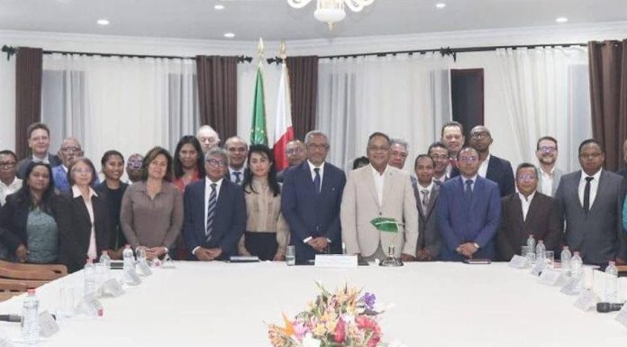 Rencontre entre le Gouvernement et le Secteur Privé Rencontre entre le Gouvernement et le Secteur Privé