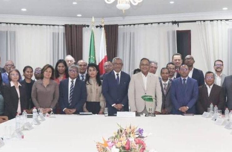 Rencontre entre le Gouvernement et le Secteur Privé Rencontre entre le Gouvernement et le Secteur Privé