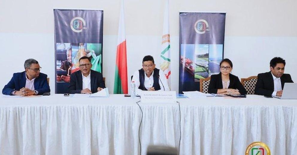 Hausse des Salaires et Refondation du Service Public Hausse des Salaires et Refondation du Service Public