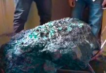 Découverte D’Un Bloc D’Éméraude au Palais D’Ambohitsorohitra Découverte D'Un Bloc D'Éméraude au Palais D'Ambohitsorohitra