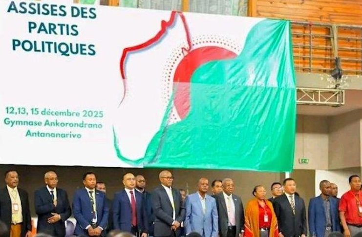 Trente Partis Élaborent une Charte de Transition Trente Partis Élaborent une Charte de Transition