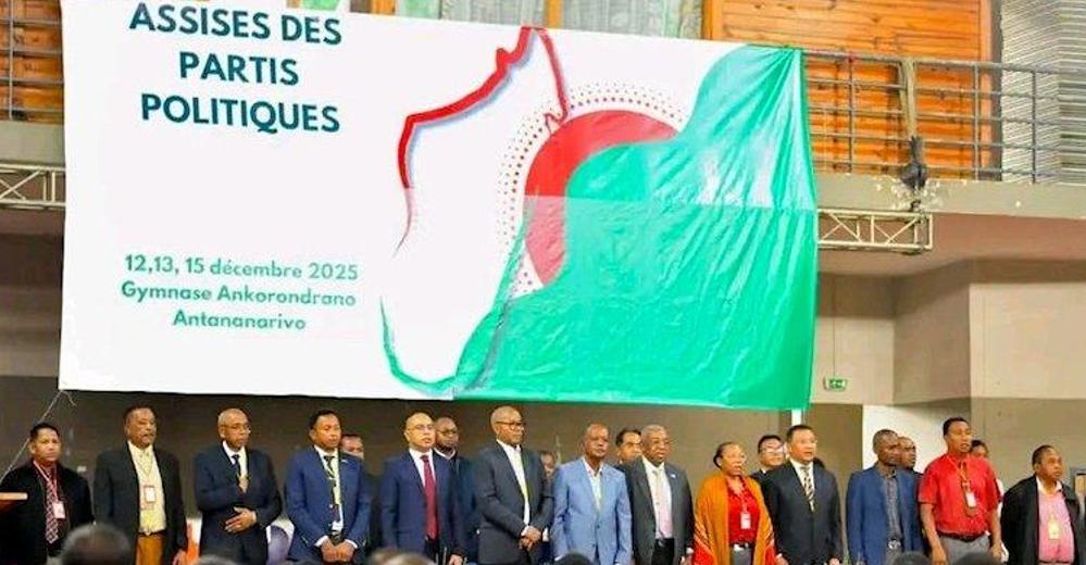 Trente Partis Élaborent une Charte de Transition Trente Partis Élaborent une Charte de Transition