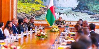 Conseil des Ministres: Partage de Gâteau et Retours Conseil des Ministres: Partage de Gâteau et Retours