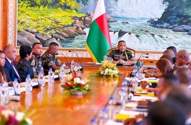 Conseil des Ministres: Partage de Gâteau et Retours Conseil des Ministres: Partage de Gâteau et Retours