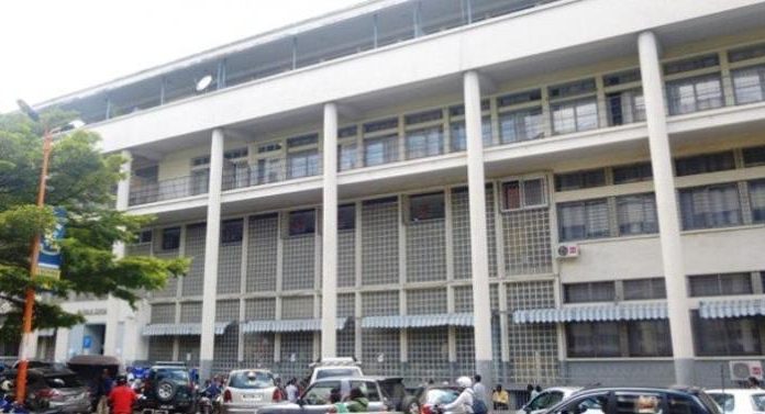 Versement de Primes: le Ton Monte parmi les Rangs Versement de Primes: le Ton Monte parmi les Rangs