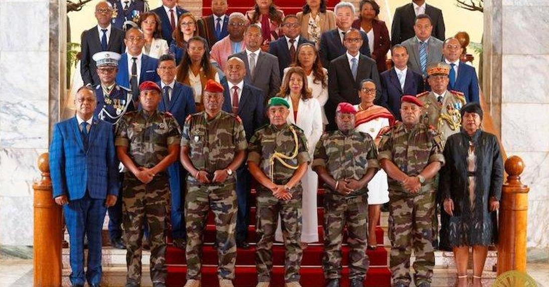 Remaniement du Gouvernement en Phase D'Évaluation Remaniement du Gouvernement en Phase D'Évaluation