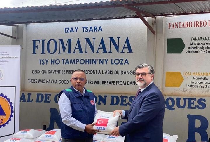Aide Turque de 100 000 Dollars Après Cyclones à Toamasina Aide Turque de 100 000 Dollars Après Cyclones à Toamasina