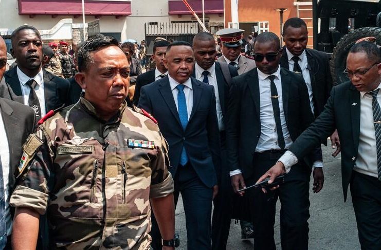 Randrianirina et Macron Discutent pour Apaiser Tensions Randrianirina et Macron Discutent pour Apaiser Tensions