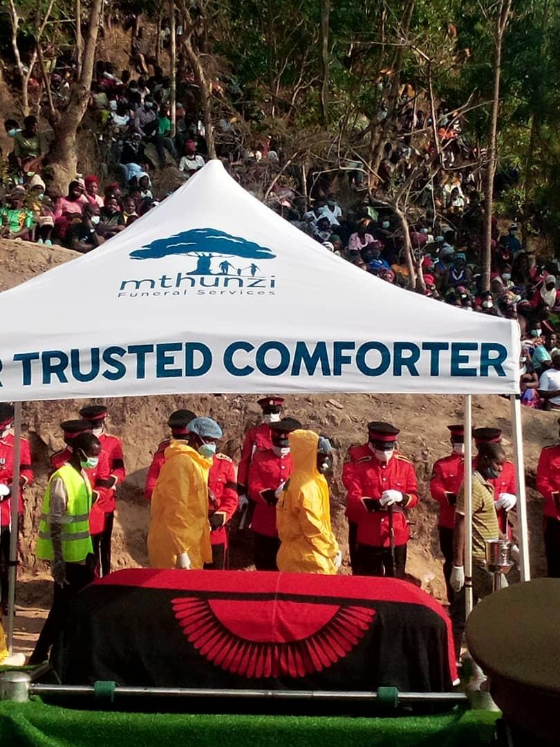 Former Chief Justice Munlo laid to rest, government bemoans his passing Former Chief Justice Munlo laid to rest, government bemoans his passing