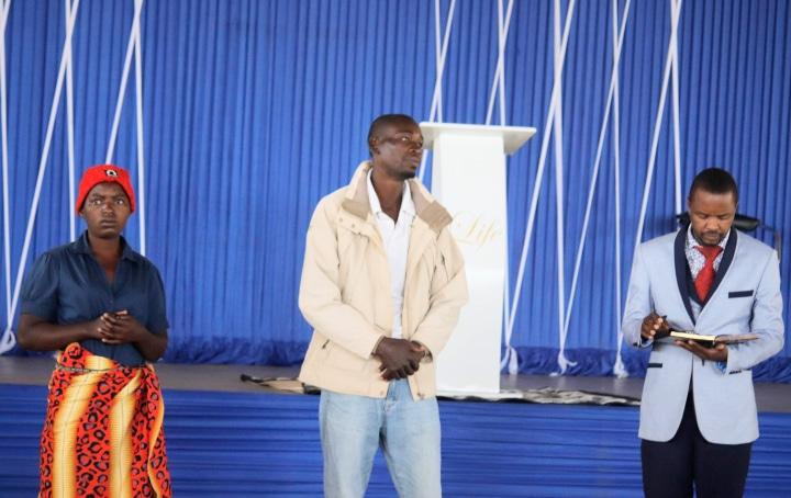 Man testifies God about miraculous healing from incurable disease at International Church Man testifies God about miraculous healing from incurable disease at International Church