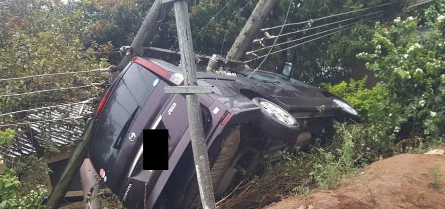 Trio survives after getting trapped in wrecked car under electricity transformer