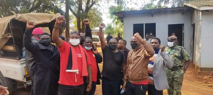 Malawi court frees eight anti-judiciary protest leaders Malawi court frees eight anti-judiciary protest leaders