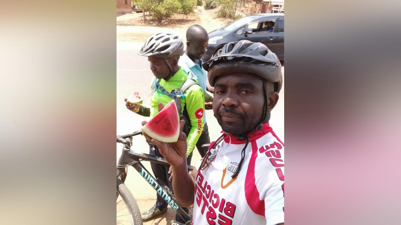 Patrons for Potbelly Lodge Bar sponsors professional cyclist Prince Kabichi for 2022 Tour de Dwangwa charity race Patrons for Potbelly Lodge Bar sponsors professional cyclist Prince Kabichi for 2022 Tour de Dwangwa charity race