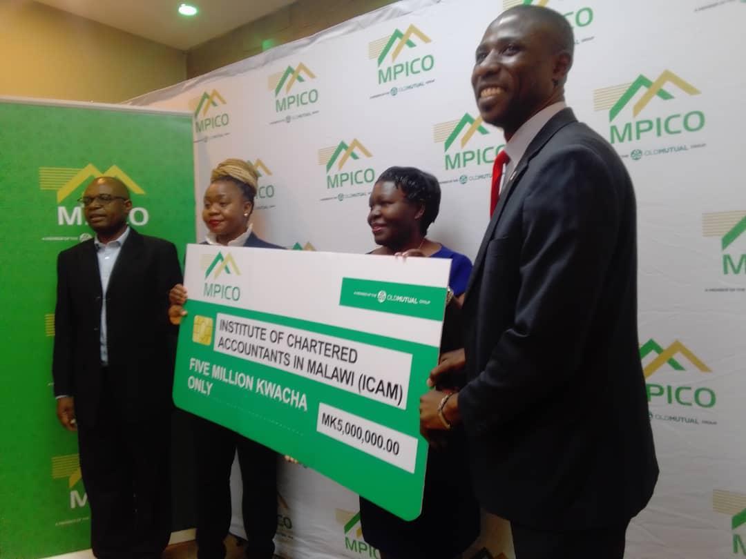 Old Mutual Malawi donates K5m to ICAM Annual Conference Old Mutual Malawi donates K5m to ICAM Annual Conference