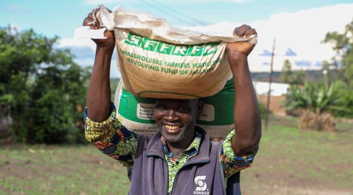 Dowa Farmers Praise Government for Fertilizer Delivery Dowa Farmers Praise Government for Fertilizer Delivery