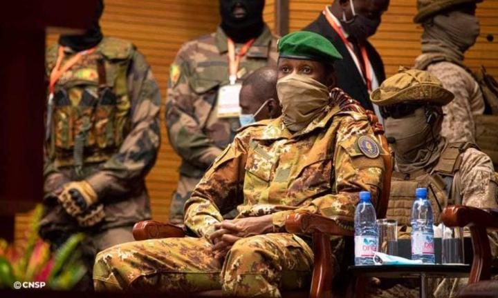 Crise politique au Mali : -Assimi Goïta démet le Président Bah N’Daw et le Premier ministre Moctar Ouane – La communauté internationale exige la « libération immédiate et sans conditions des autorités gardées dans les casernes » – Goodluck Jonath Crise politique au Mali : -Assimi Goïta démet le Président Bah N’Daw et le Premier ministre Moctar Ouane – La communauté internationale exige la « libération immédiate et sans conditions des autorités gardées dans les casernes » – Goodluck Jonath