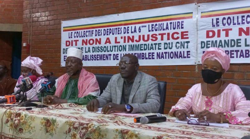 Après le coup de force contre Bah N’daw : Les députés de la 6ème législature réclament la dissolution du CNT Après le coup de force contre Bah N’daw : Les députés de la 6ème législature réclament la dissolution du CNT