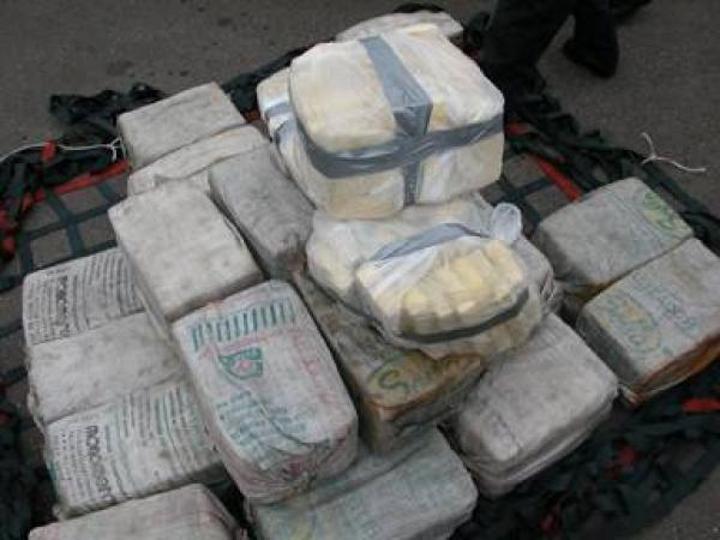 Trafic international de cannabis : Un Franco-malien pris avec 1,4kg de cannabis estimés 46 millions de F CFA Trafic international de cannabis : Un Franco-malien pris avec 1,4kg de cannabis estimés 46 millions de F CFA