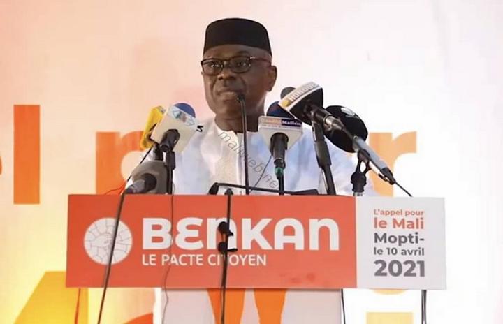 Candidat à la prochaine présidentielle : Seydou M. Coulibaly obtient la bénédiction du Chérif de Nioro de Sahel Candidat à la prochaine présidentielle : Seydou M. Coulibaly obtient la bénédiction du Chérif de Nioro de Sahel