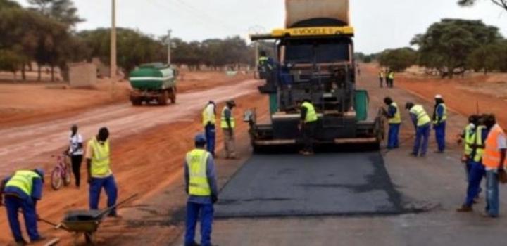 Vélingara : Les travailleurs du Fera en colère contre le leader politique Ibrahima Barry Vélingara : Les travailleurs du Fera en colère contre le leader politique Ibrahima Barry