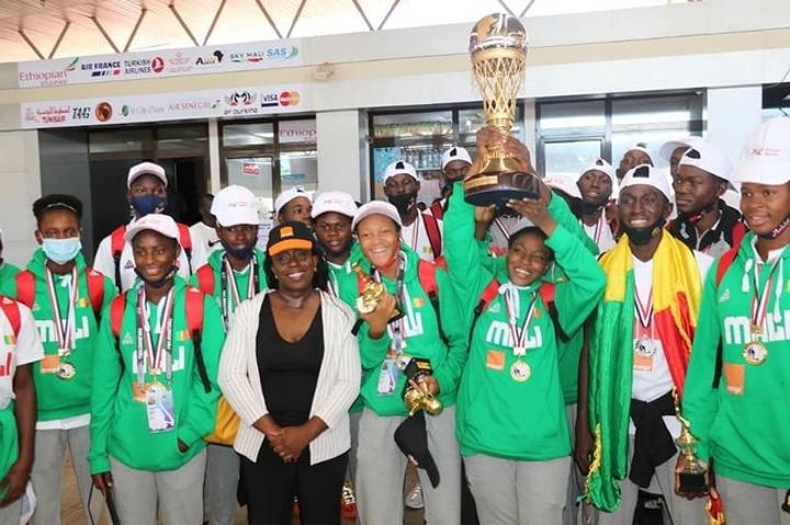 Afrobasket U16 filles: Aliou Boubacar Diallo offre 4 millions de FCFA aux championnes d’Afrique et à leur encadrement Afrobasket U16 filles: Aliou Boubacar Diallo offre 4 millions de FCFA aux championnes d’Afrique et à leur encadrement