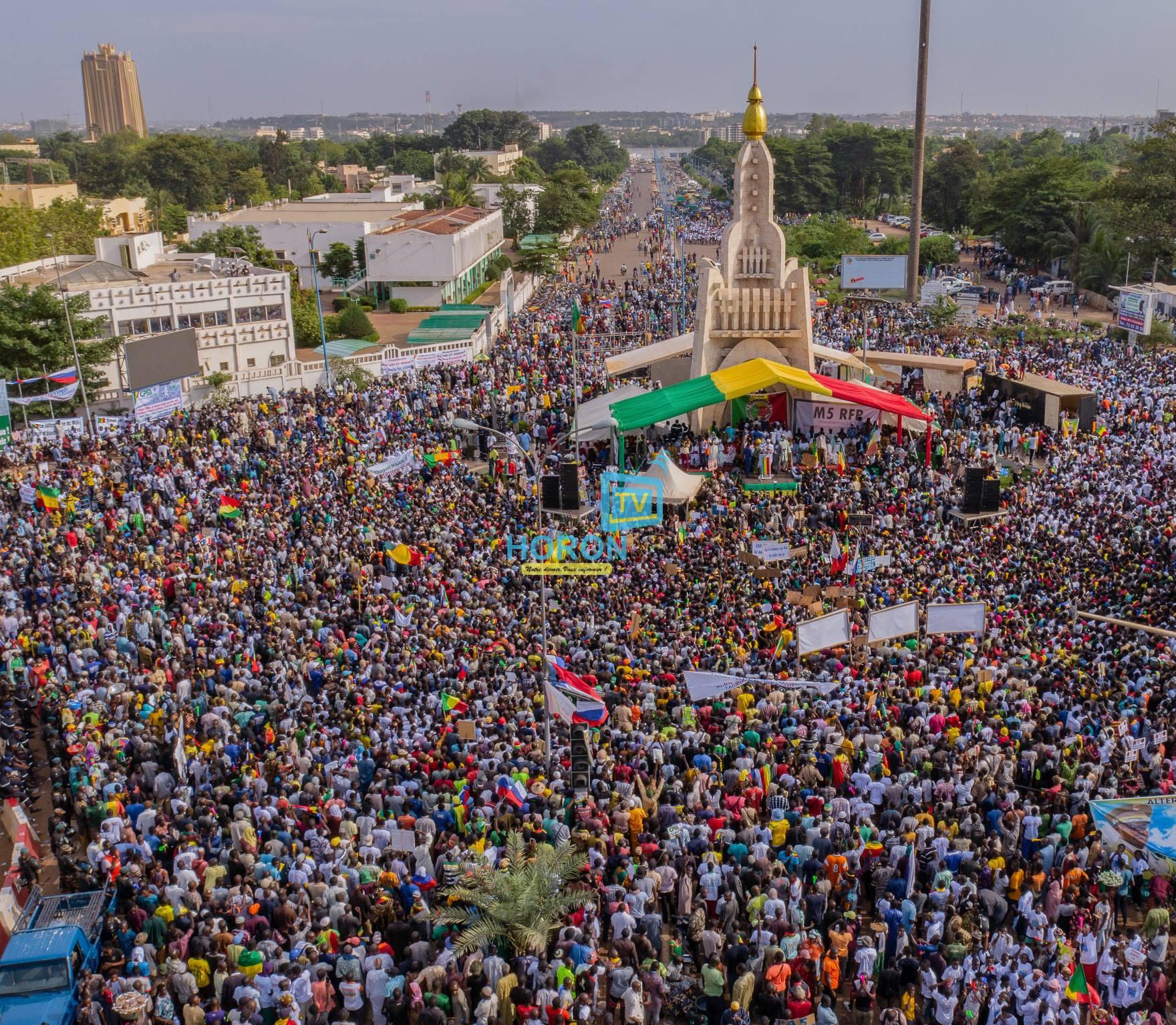Mali: des milliers de personnes manifestent à Bamako contre ’’l’ingérence extérieure’’ Mali: des milliers de personnes manifestent à Bamako contre ’’l’ingérence extérieure’’