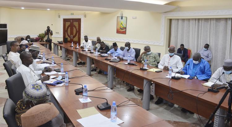 Transition : Le gouvernement peut compter sur le regroupement des commerçants Transition : Le gouvernement peut compter sur le regroupement des commerçants