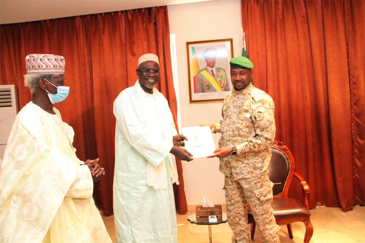 Koulouba : Le chef de l’État reçoit une délégation du HCIM Koulouba : Le chef de l’État reçoit une délégation du HCIM