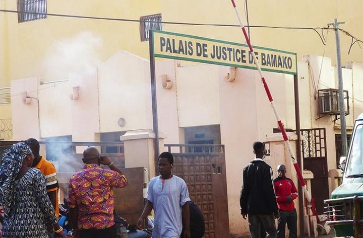 Lutte contre la corruption et la délinquance financière : Qui veut mettre les bâtons dans les roues du trio infernal ? Lutte contre la corruption et la délinquance financière : Qui veut mettre les bâtons dans les roues du trio infernal ?