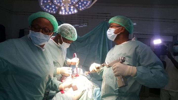 EMAK/hôpital Luxembourg : Au secours des personnes atteintes de maladie de la hanche EMAK/hôpital Luxembourg : Au secours des personnes atteintes de maladie de la hanche