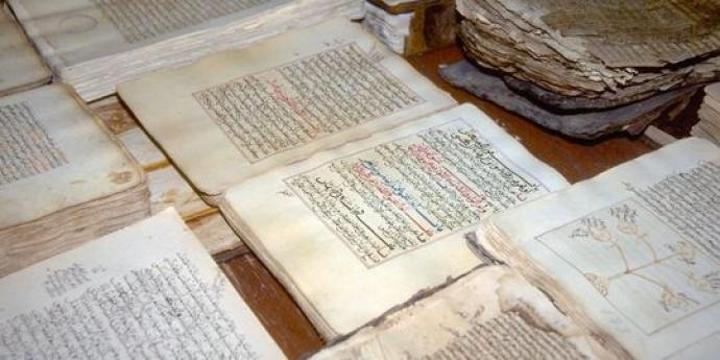 Sauvegarde et gestion des manuscrits anciens du Mali : Une priorité du gouvernement malien Sauvegarde et gestion des manuscrits anciens du Mali : Une priorité du gouvernement malien