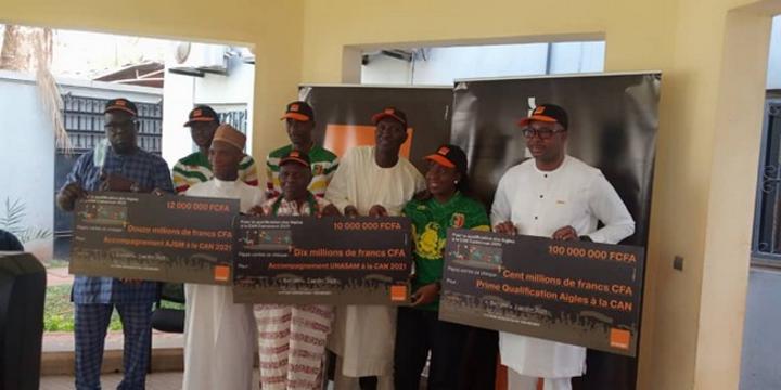 Mali CAN 2021 : Orange-Mali offre 122 millions pour la participation malienne Mali CAN 2021 : Orange-Mali offre 122 millions pour la participation malienne