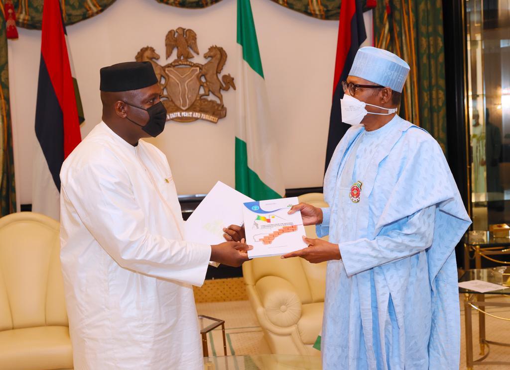 Buhari reçoit l’envoyé du Président Malien Assimi GOITA Buhari reçoit l’envoyé du Président Malien Assimi GOITA