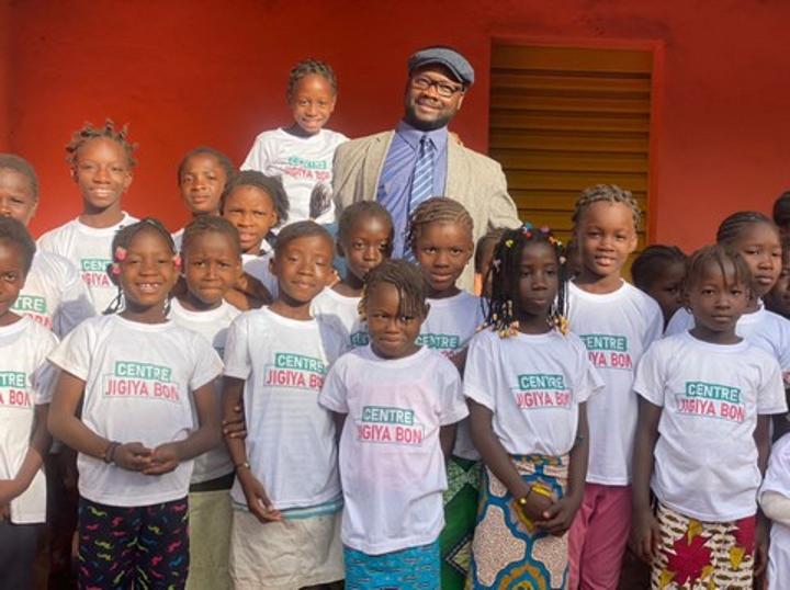 Œuvres sociales : Dr. Djouroukoro Diallo offre des vivres au Centre Jigiya Bon Œuvres sociales : Dr. Djouroukoro Diallo offre des vivres au Centre Jigiya Bon