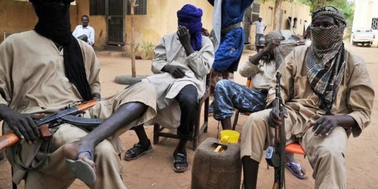 Le Mali dans la tourmente du départ des français, de la guerre russo-ukrainienne, et du regain du terrorisme Le Mali dans la tourmente du départ des français, de la guerre russo-ukrainienne, et du regain du terrorisme