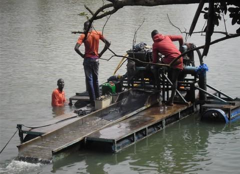 Orpaillage des chinois à Narena : Le risque d’affrontement se profile à l’horizon Orpaillage des chinois à Narena : Le risque d’affrontement se profile à l’horizon