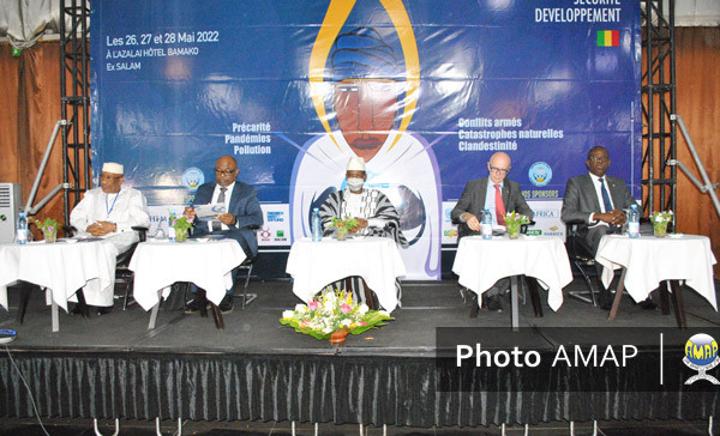 Forum de Bamako : Rôle de la femme pour la paix, la sécurité et le développement Forum de Bamako : Rôle de la femme pour la paix, la sécurité et le développement
