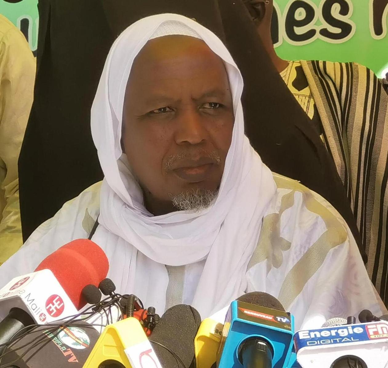 Rencontre gouvernement-forces vives autour du chronogramme : La CMAS de l’imam MAHMOUD DICKO déplore son exclusion Rencontre gouvernement-forces vives autour du chronogramme : La CMAS de l’imam MAHMOUD DICKO déplore son exclusion