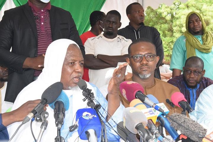 Badalabougou : L’Imam Mahmoud Dicko rend hommage aux victimes du M5-RFP et appelle au « redressement » du pays Badalabougou : L’Imam Mahmoud Dicko rend hommage aux victimes du M5-RFP et appelle au « redressement » du pays