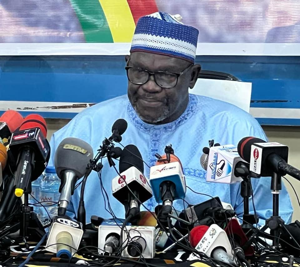 Les responsables du M5-RFP Mali Kura face à la presse : «Les militants du M5-RFP et le peuple malien sont profondément déçus de la poursuite des mauvaises pratiques de gouvernance » Les responsables du M5-RFP Mali Kura face à la presse : «Les militants du M5-RFP et le peuple malien sont profondément déçus de la poursuite des mauvaises pratiques de gouvernance »