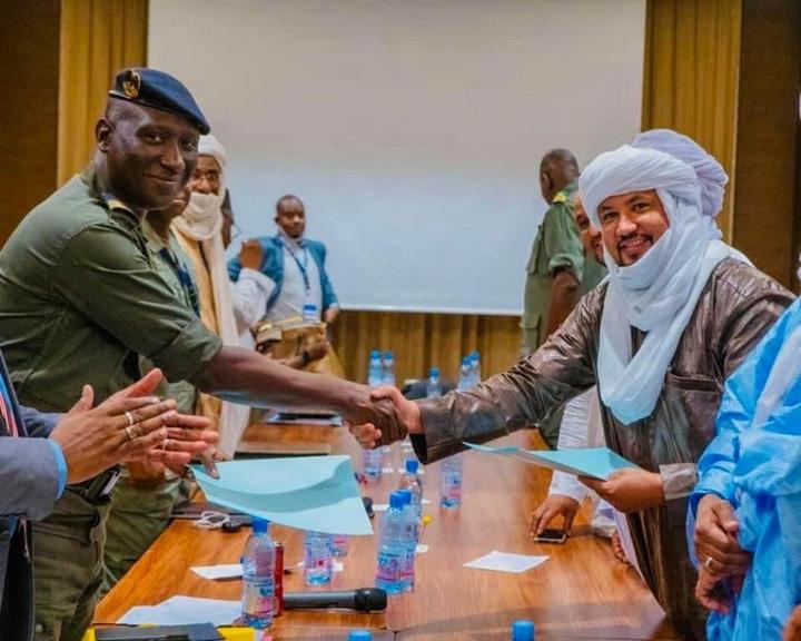 Elaboration d’une nouvelle constitution au Mali : La Commission de rédaction rencontre les parties signataires de l’Accord de paix Elaboration d’une nouvelle constitution au Mali : La Commission de rédaction rencontre les parties signataires de l’Accord de paix